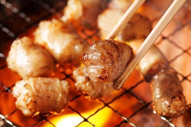 牛マルチョウのホルモン焼き