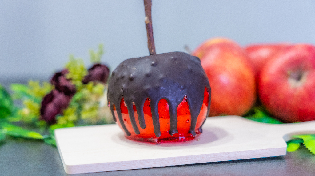 魔女のりんご飴 ｜ フェス飯クラブ ｜ フェス飯でつなぐ