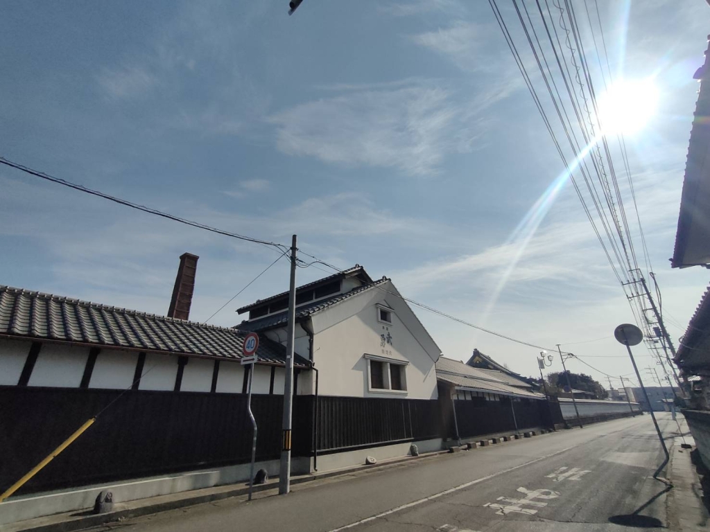 武勇の建物、付近はとても写真映えします。蔵の前などで着物を着て写真を撮ると、とても雰囲気があっておすすめです。